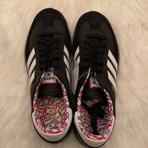 Adidas sambas men’s 5.5 or women’s 7